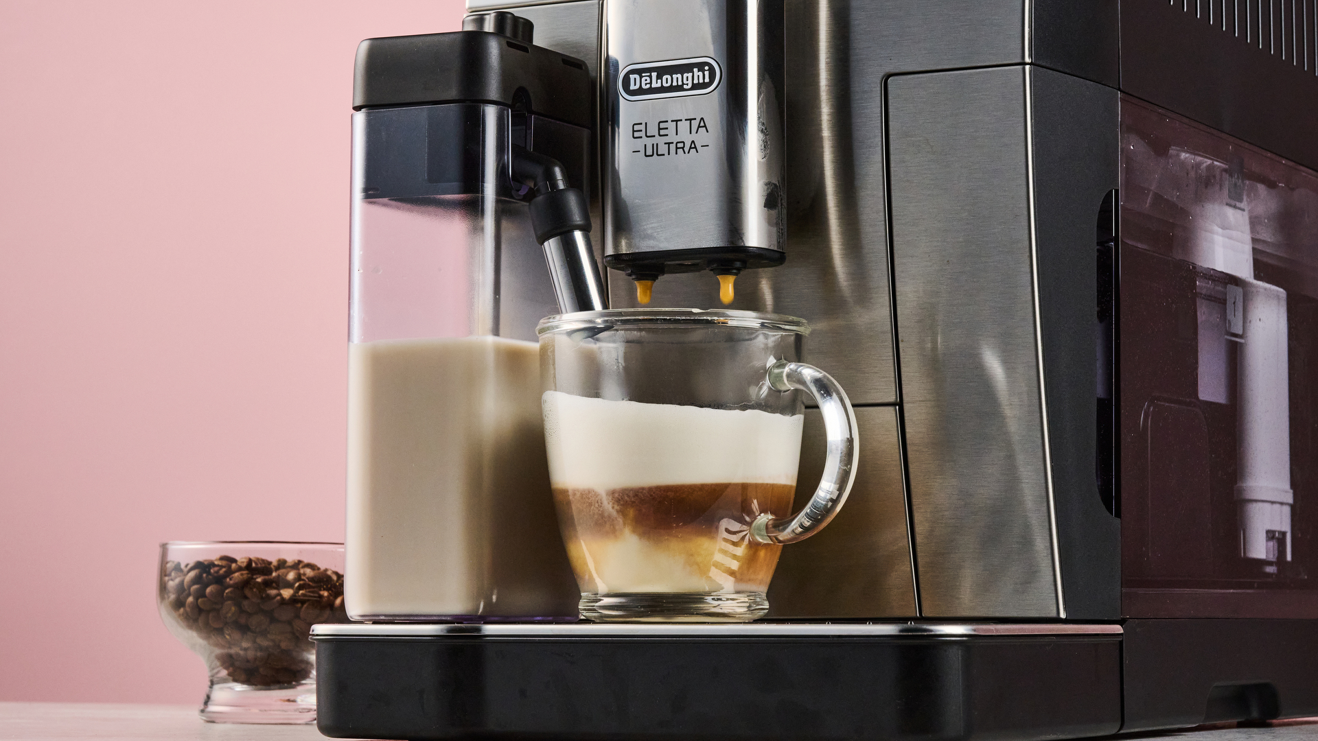 The De'Longhi Eletta Ultra extracting a cappuccino with a thick foam.