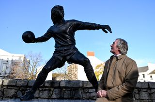 Pat Jennings alongside a statue of himself in Northern Ireland in November 2023.