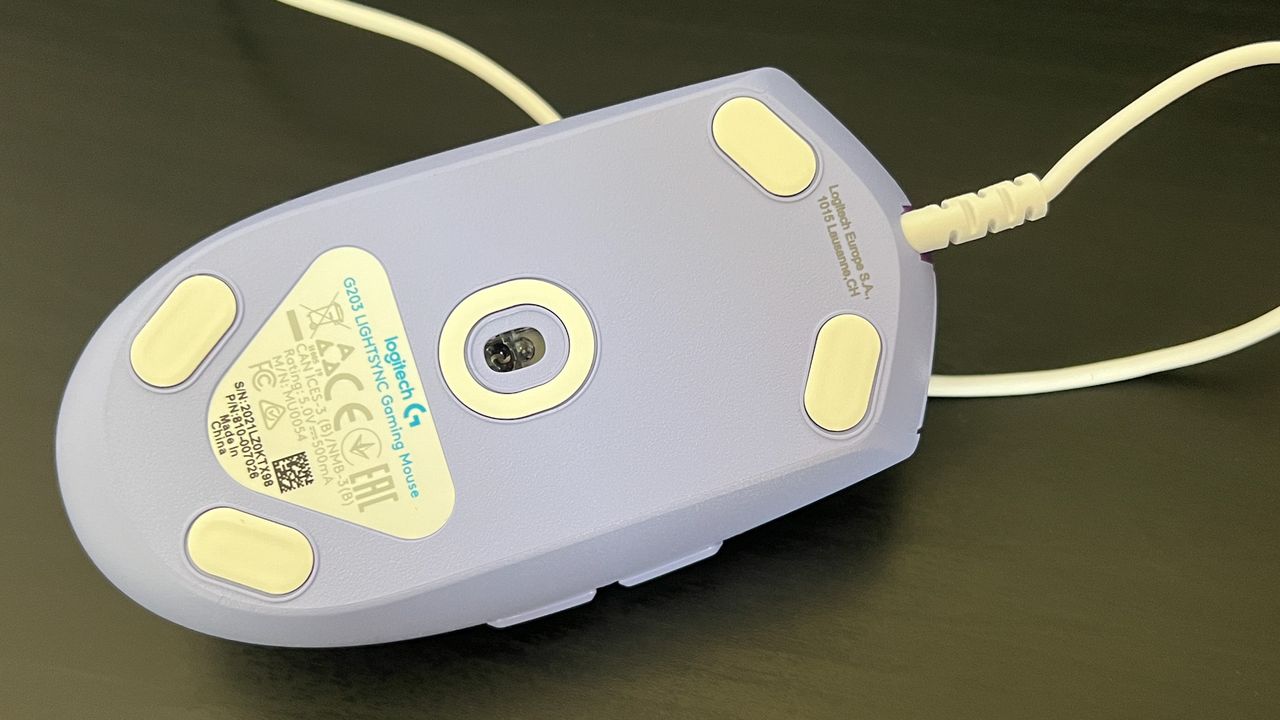 Logitech G203 Lightsync underside