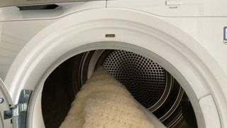 Dry an electric blanket in the tumble dryer