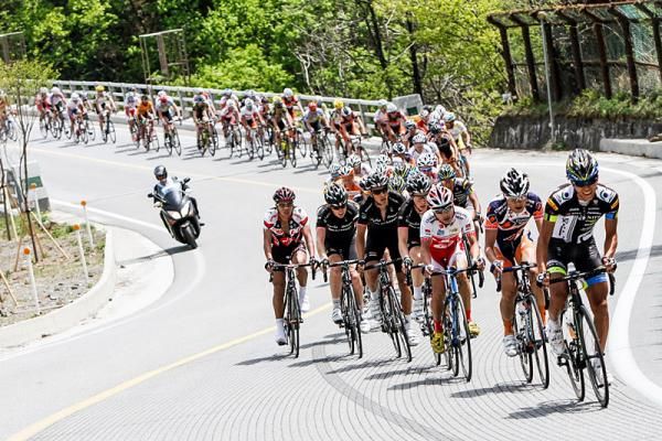 The peloton en route from Yeongju to Chungju during stage 7 at the Tour de Korea.