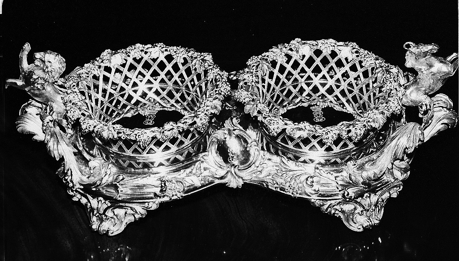 Have you seen these Decanter holders?