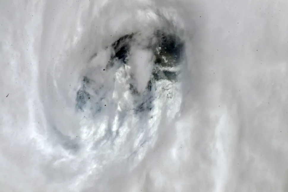 Em 28 de setembro de 2022, o astronauta da NASA Bob Hines compartilhou esta imagem do olho do furacão Ian no Twitter.( Crédito da foto: NASA/Bob Hines)