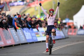 U23 Women - Dominant Van Anrooij wins U23 women's title at Cyclocross World Championships