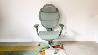 A green ErgoTune Vesby office chair again a white wall
