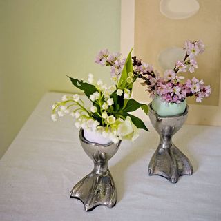 duck feet cups with easter eggs and flowers