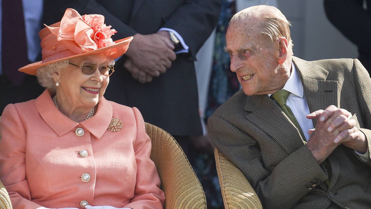 Le doux geste romantique du prince Philip envers la reine devient viral