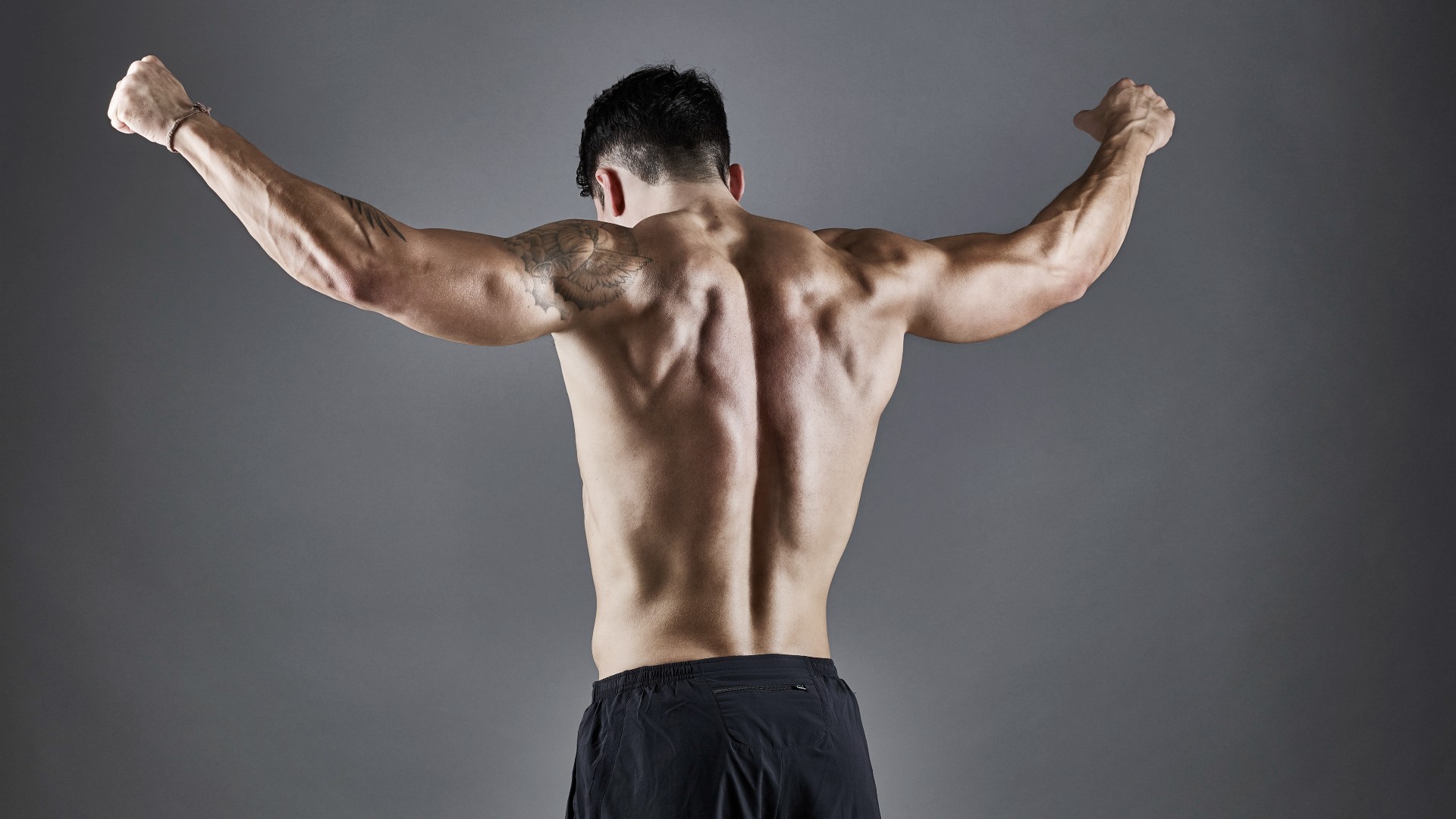 I'm a personal trainer — here are 3 best compound exercises for cutting  V-shaped back muscles