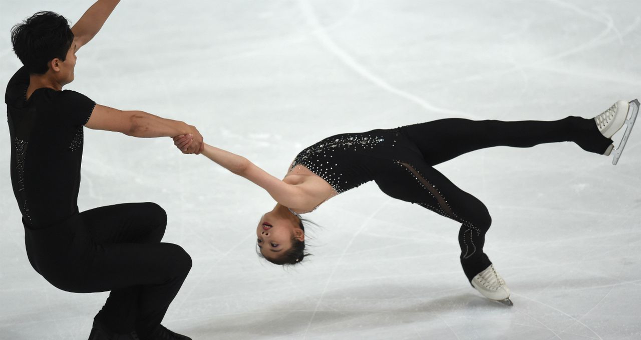 Ryom Tae-Ok and Kim Ju-Sik of North Korea perform in Germany