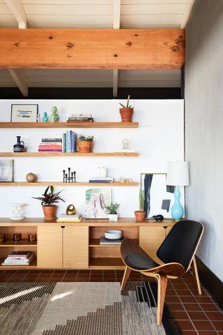 Mid-century modern living room with open shelves