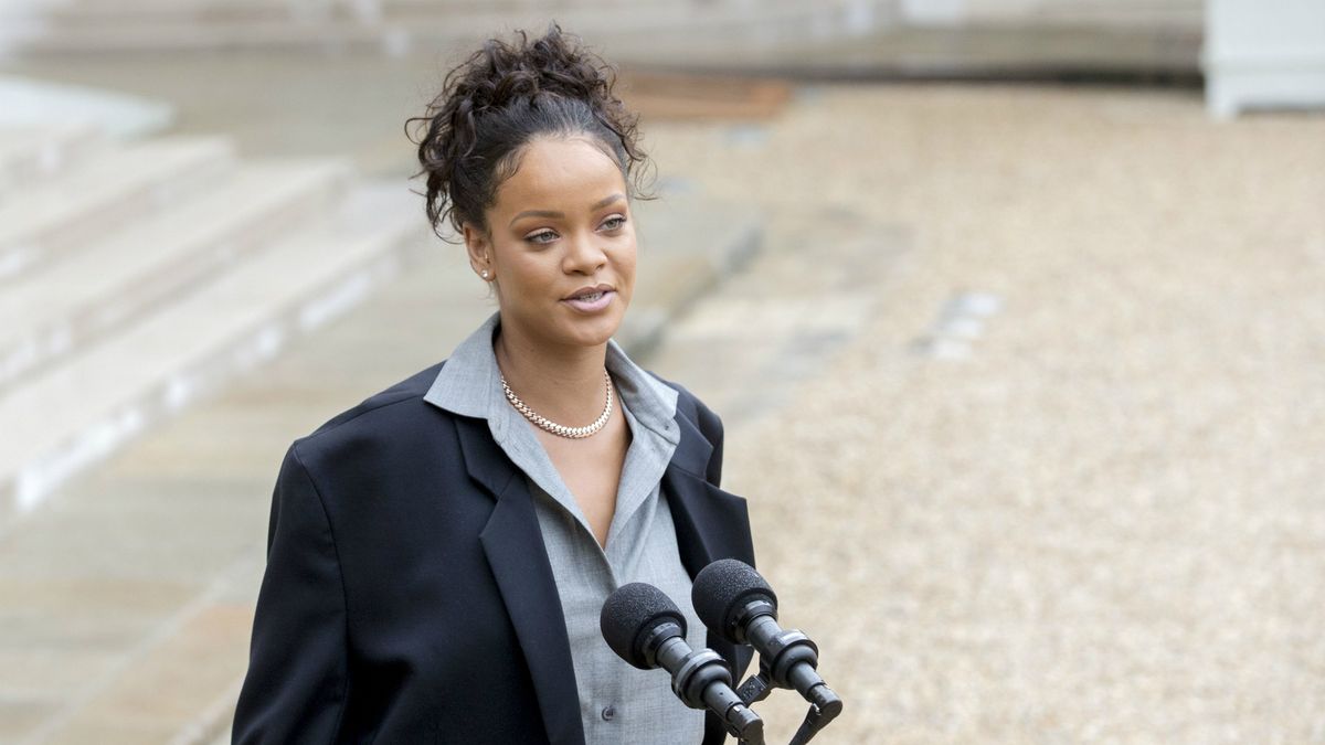 Rihanna offre des vélos aux filles du Malawi pour les aider à aller à l'école