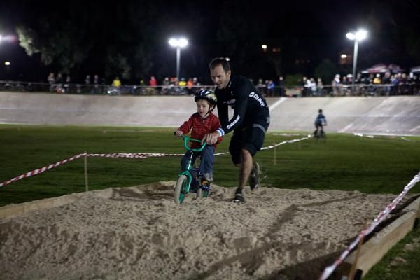 Mark Sartorel works his way through the sandpit