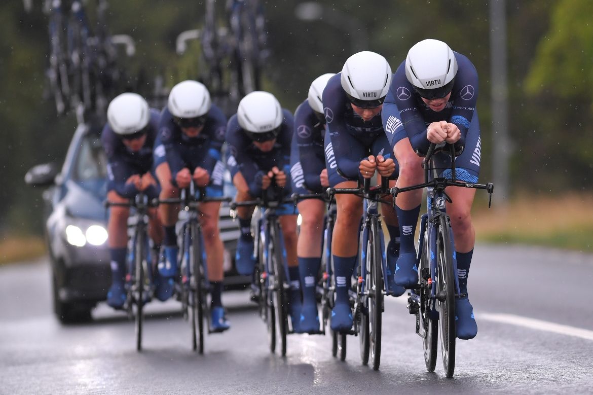 The eam Virtu Cycling Women riders try to find the best slipstream