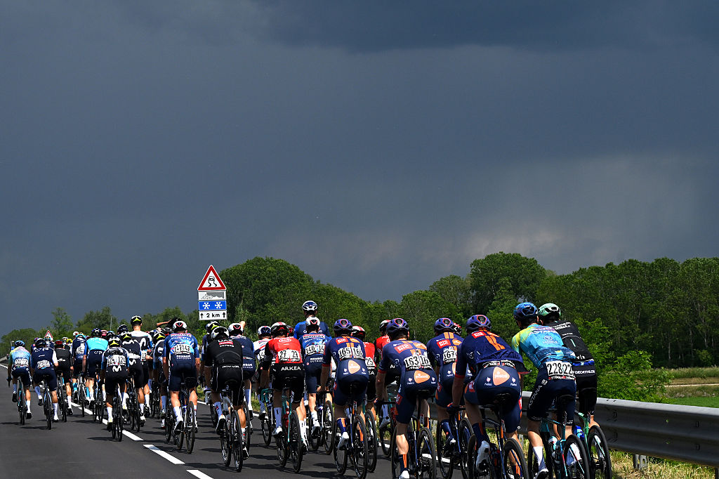 NOVA GORICA ITALY MAY 24 A general view of the peloton competing during the 108th Giro dItalia 2025 Stage 14 a 195km stage from Treviso to Nova Gorica UCIWT on May 24 2025 in Nova Gorica Italy Photo by Dario BelingheriGetty Images