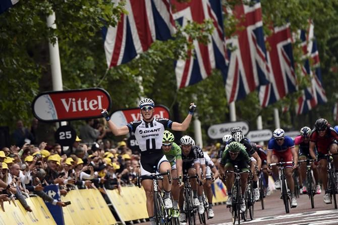 Marcel Kittel (Giant - Shimano) sprints to the stage 3 victory in London