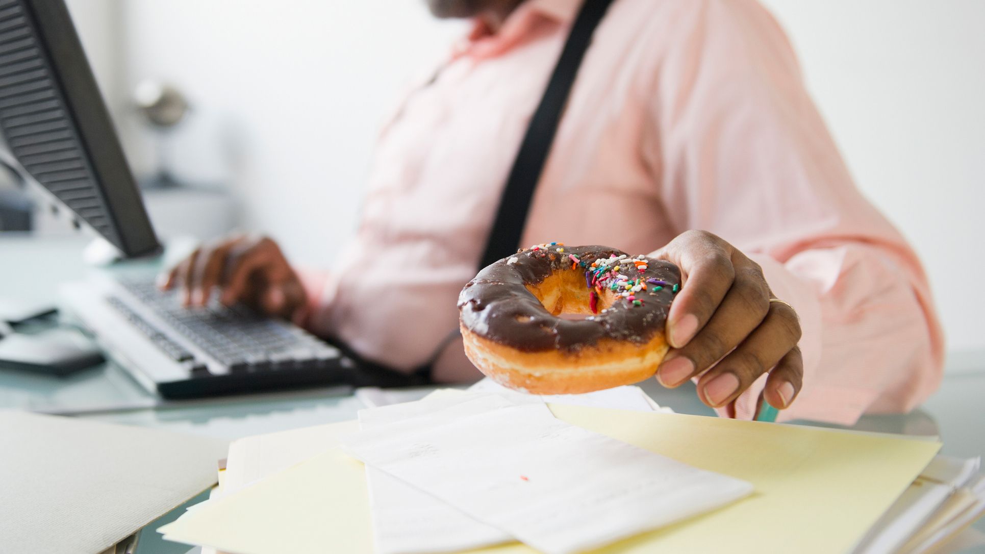 Healthy eating: This is why we crave snacks even when we're not hungry ...