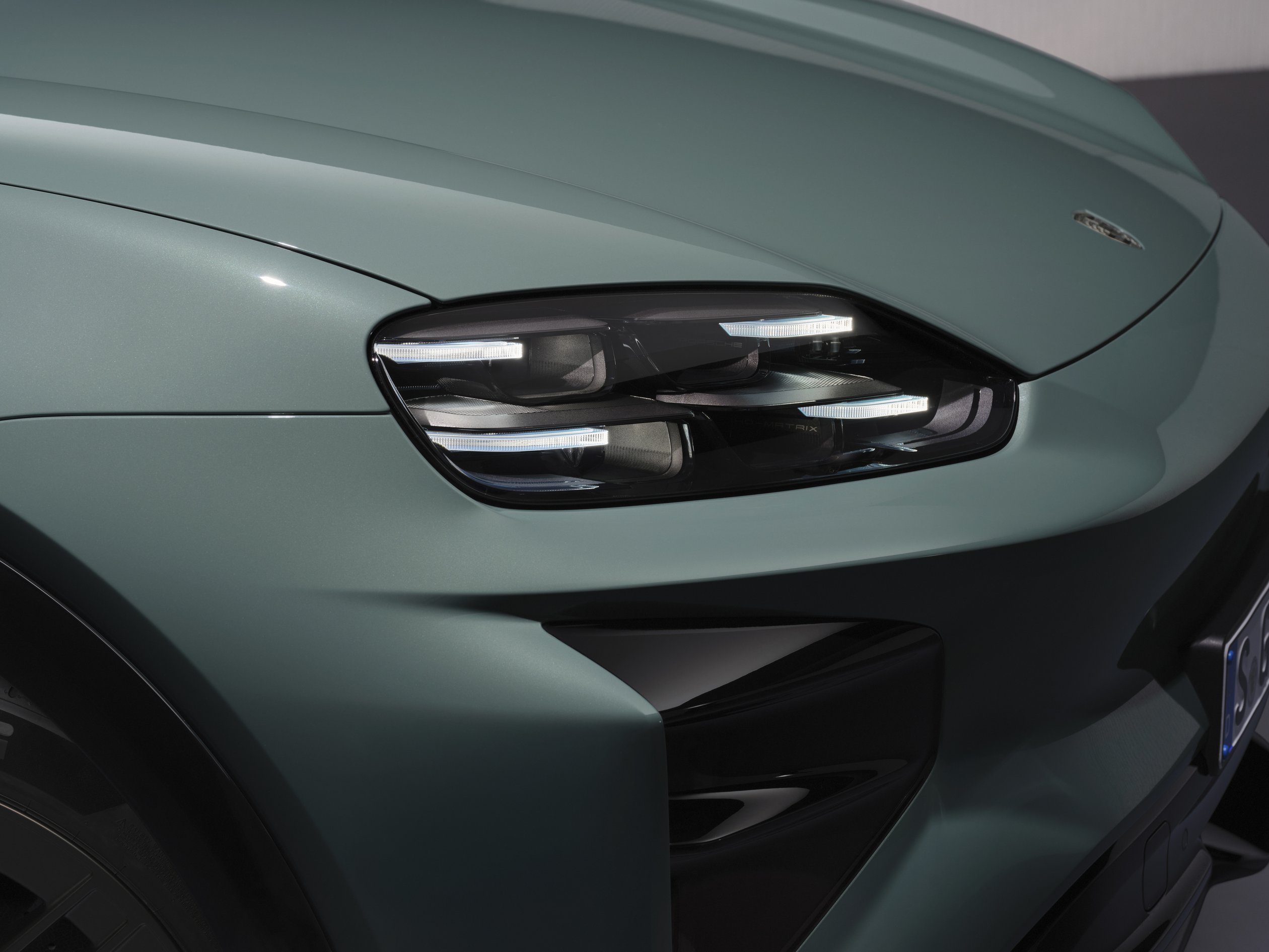 The Cayenne Turbo Electric&#039;s horizontal front headlights