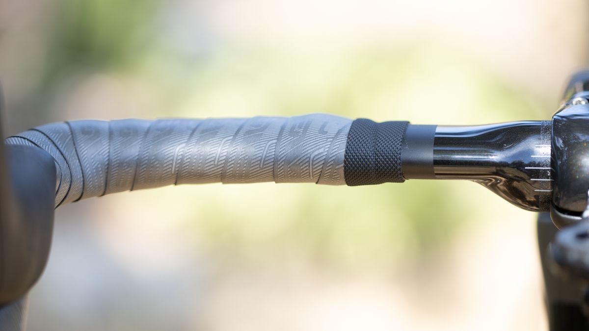 Enve Melee narrow but not aero handlebar