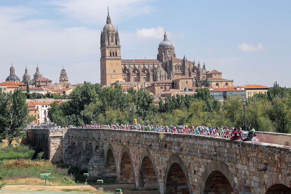 The Vuelta a Espana peloton rolls out for the start of stage 10