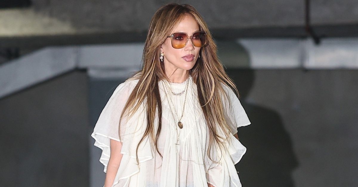Looking Chic in Wide-Leg Jeans Means Wearing Them With These Pretty Blouse and Shoe Trends