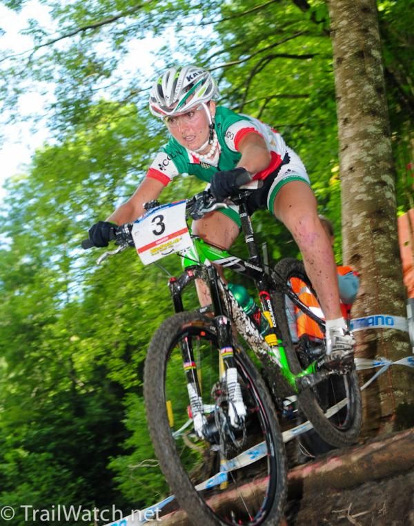 Eva Lechner (Colnago Arreghini Suditirol) rides a big drop on her way to second place