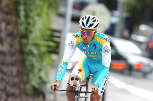 Alberto Contador (Astana) trains on the course