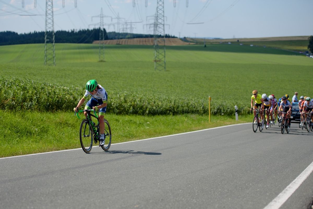 Annemiek van Vleuten (Orica AIS) tries to bridge across to the leaders at Th&Atilde;&frac14;ringen Rundfarht