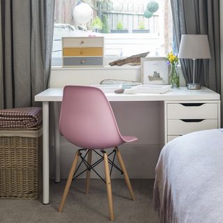 bedroom with white table and carpet flooring