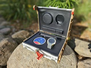 Starfield Constellation Edition which includes photos of the case, watch, steelbook case, and code chip