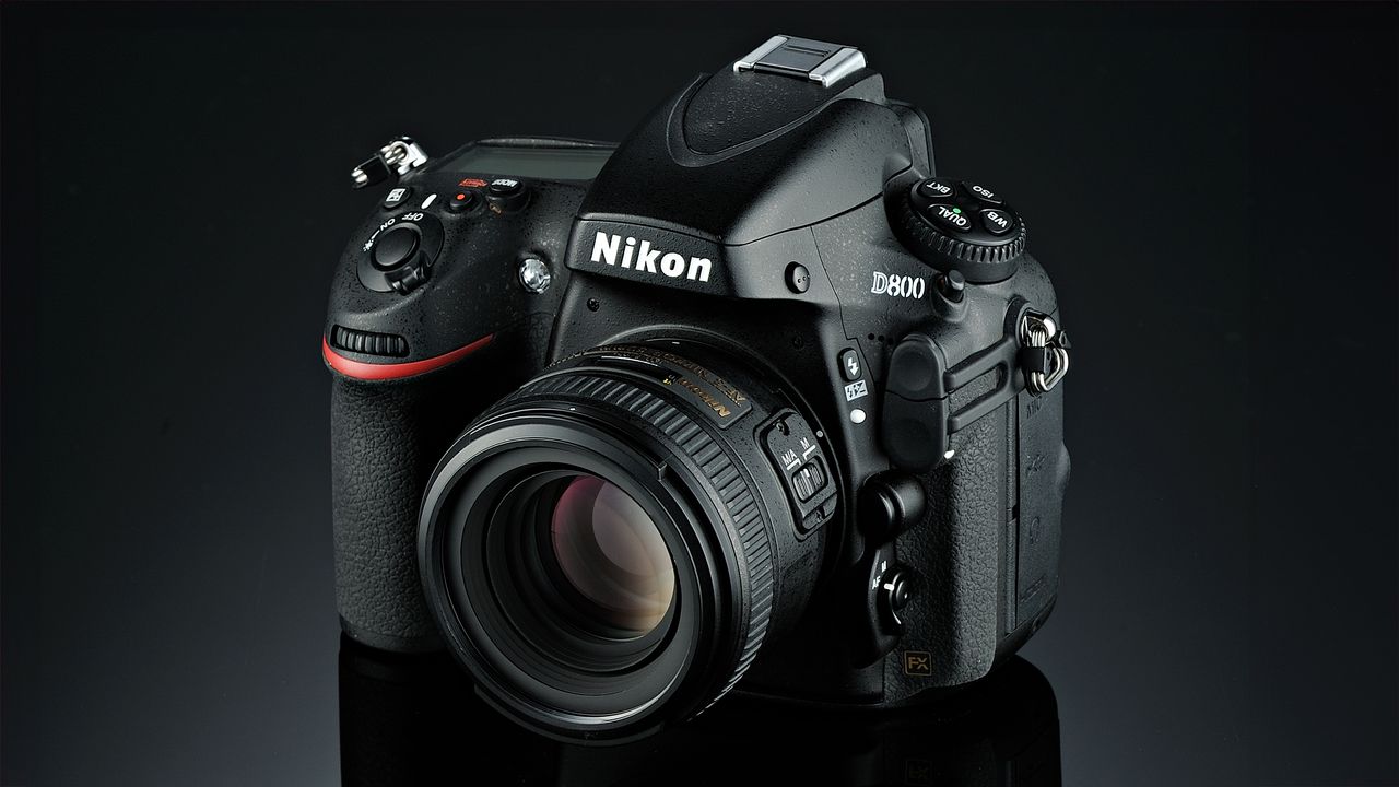Who remembers the hype (and headaches) of the Nikon D800? A DSLR revolution that took us by surprise