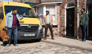 Ronnie and Ed argue in the street in Coronation Street