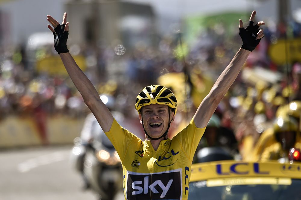 Chris Froome (Team Sky) increases his overall lead in La Pierre-Saint-Martin