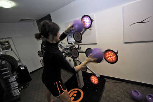 Lizzie tests her reactions on the Batak machine