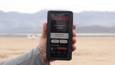Qualcomm Snapdragon Satellite demo at CES 2023