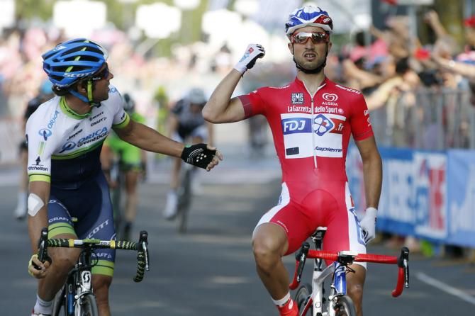 Michael Matthews congratulates Nacer Bouhanni