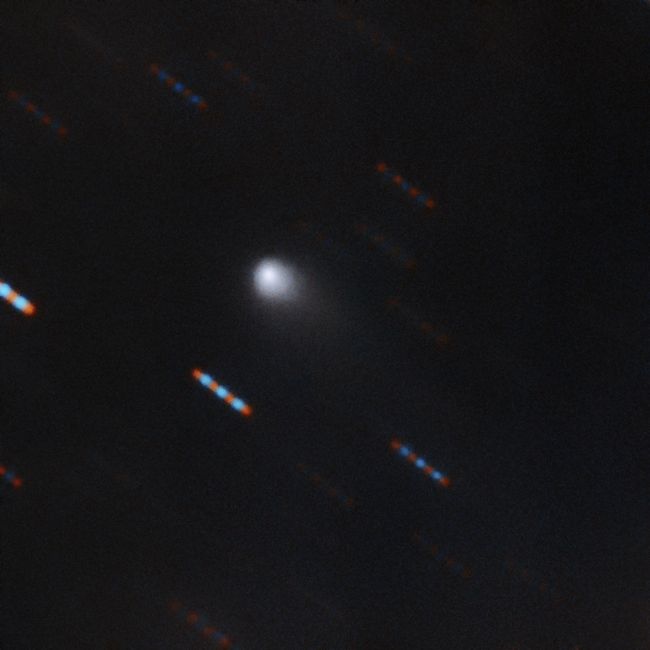 1st Color Photo of Interstellar Comet Reveals Its Fuzzy Tail