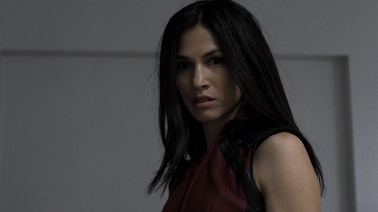 Elektra battling Matt Murdock in Defenders