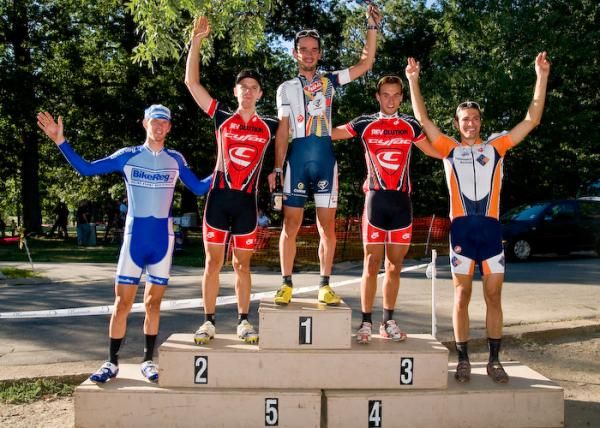 The podium (l