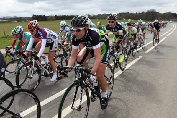 Linda Villumsen, Judith Arndt (and Amanda Spratt) (GreenEDGE-AIS) in the bunch