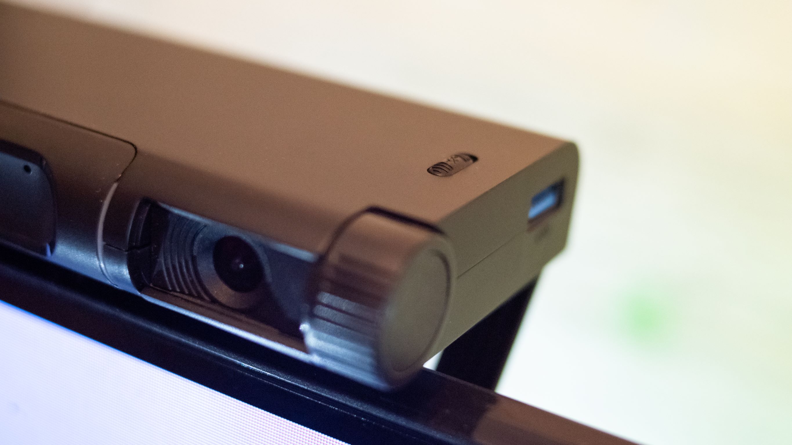 Mecool Now KA2 camera and mic button