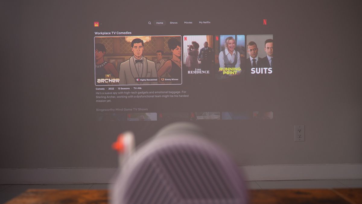 XGIMI MoGo 4 Laser - Neflix in a brighter room