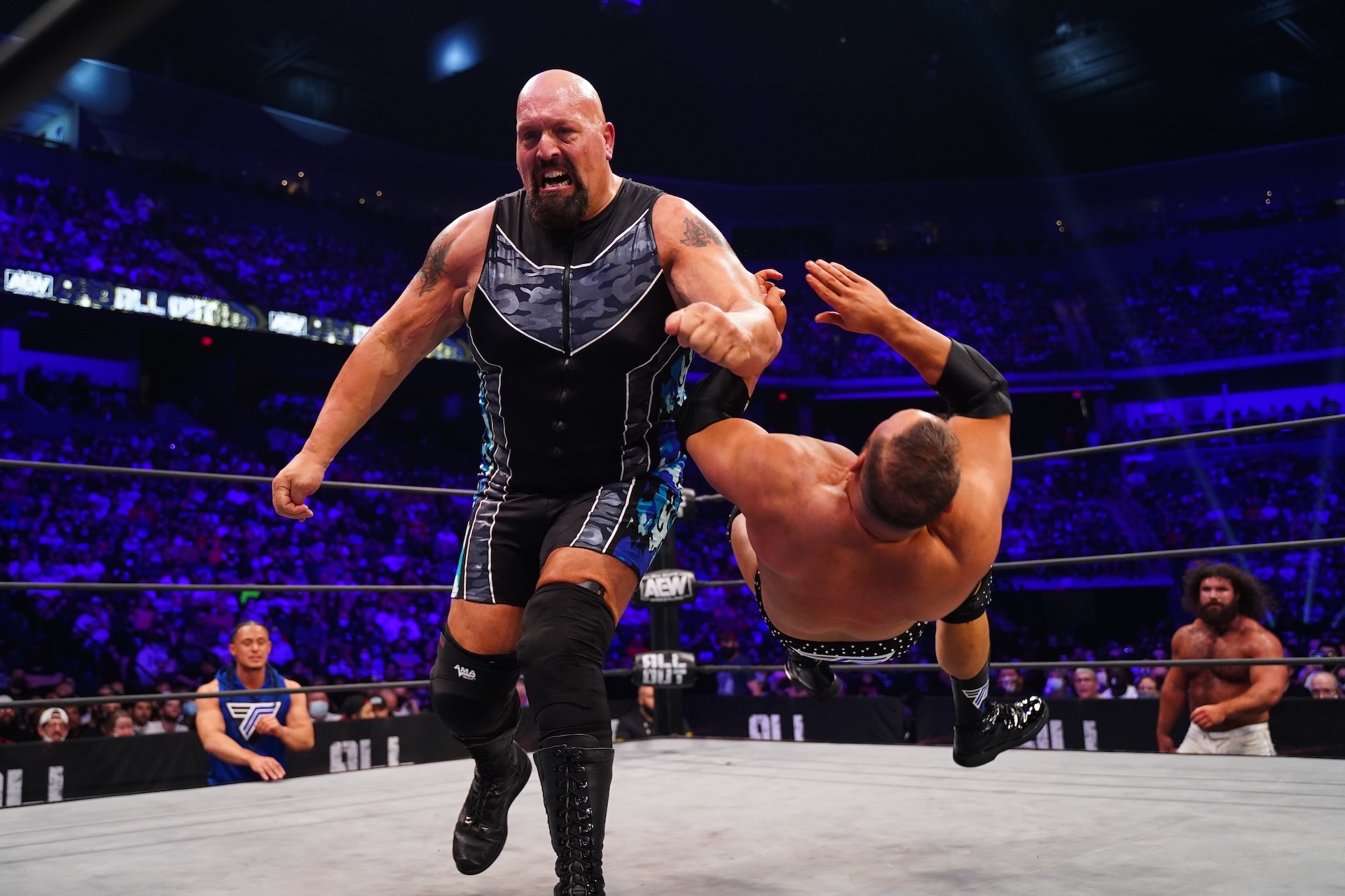 an image of the fight between QT Marshall and Paul Wight