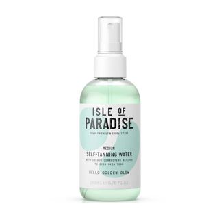 an image of isle of paradise medium self tanning water bottle on a white background