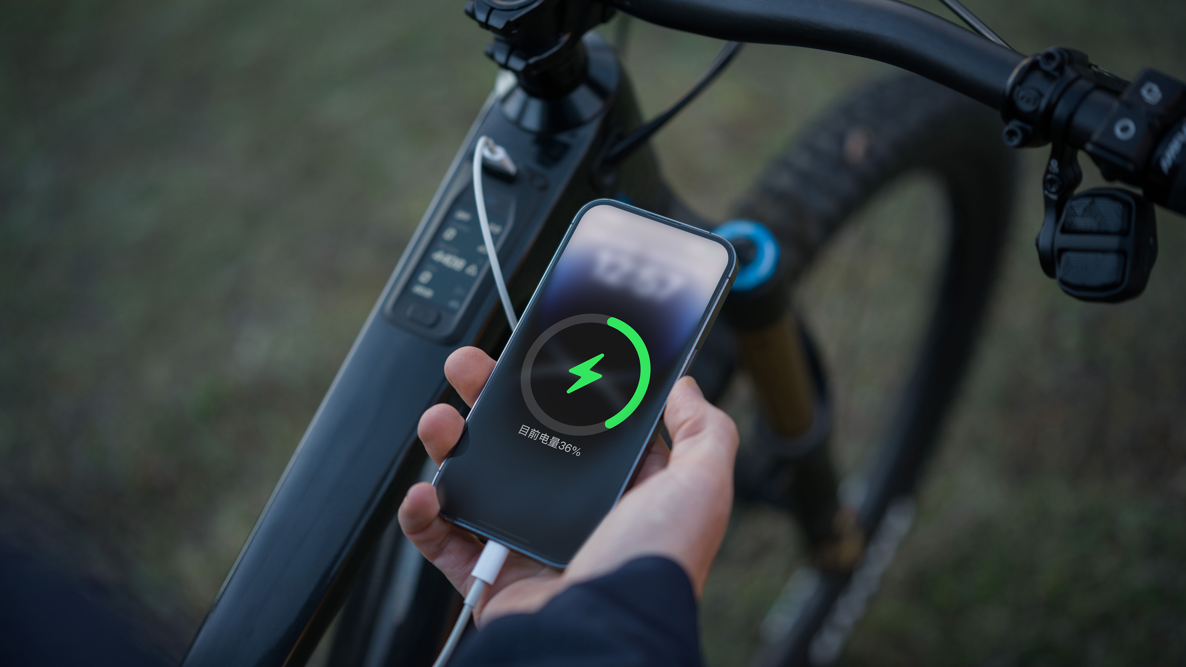 A phone connected to the DJI Amivox electric bicycle system