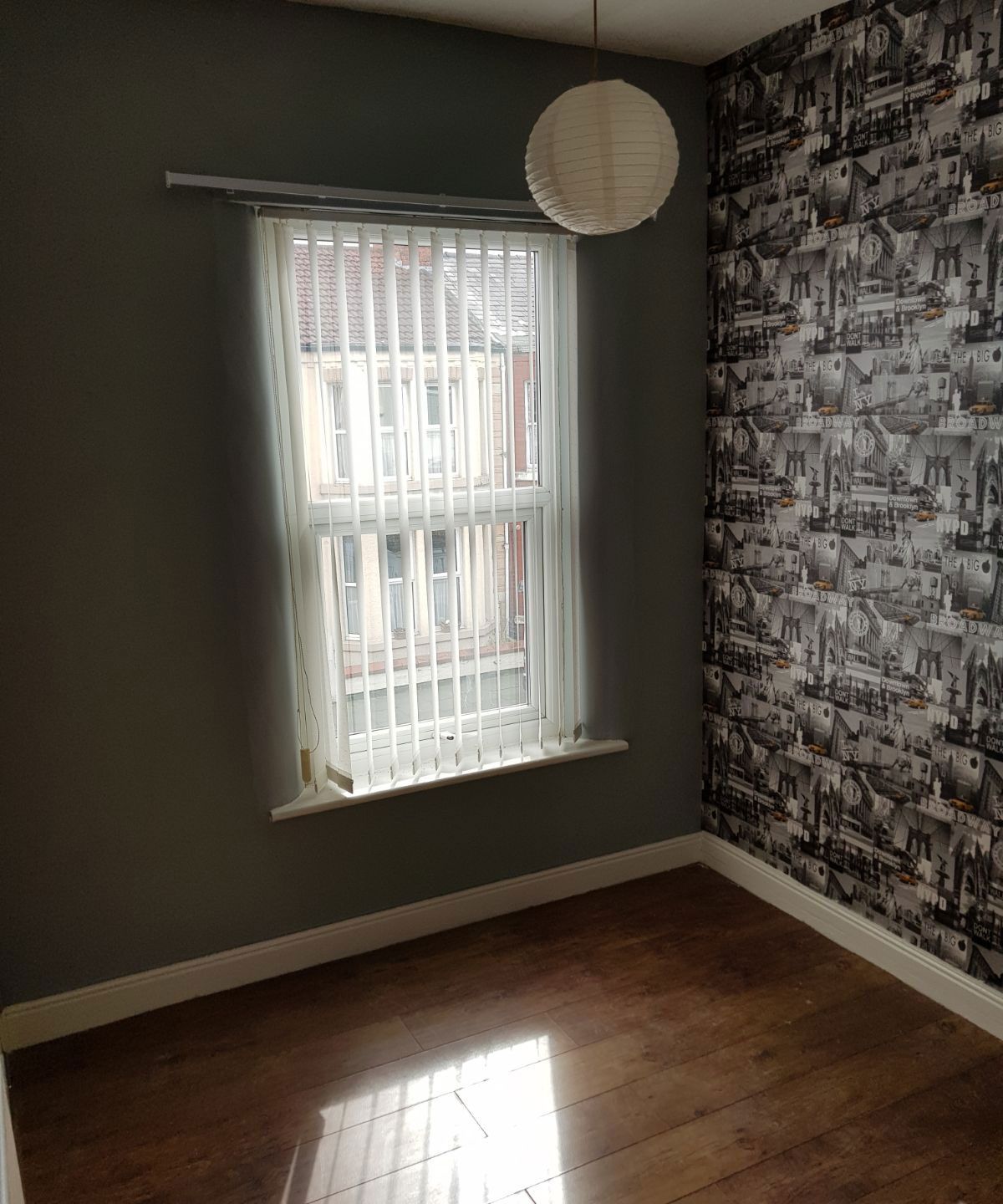 Esther Pillans membawa sentuhan apik Paris ke teras bergaya Victoria yang telah direnovasi