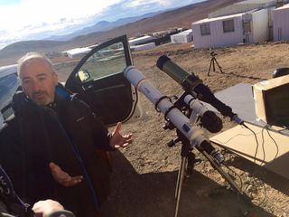 ESAC's Manuel Castillo chats to #MeetESO participants at Paranal Observatory next to the ESA's solar telescopes.