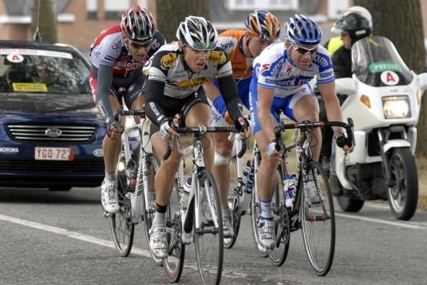Klaas Lodewyck (Topsport Vlaanderen), Steven De Jongh (Quick Step) lead the breakaway.