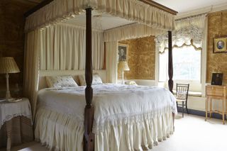 georgian_bedroom_four_poster_bed_cream