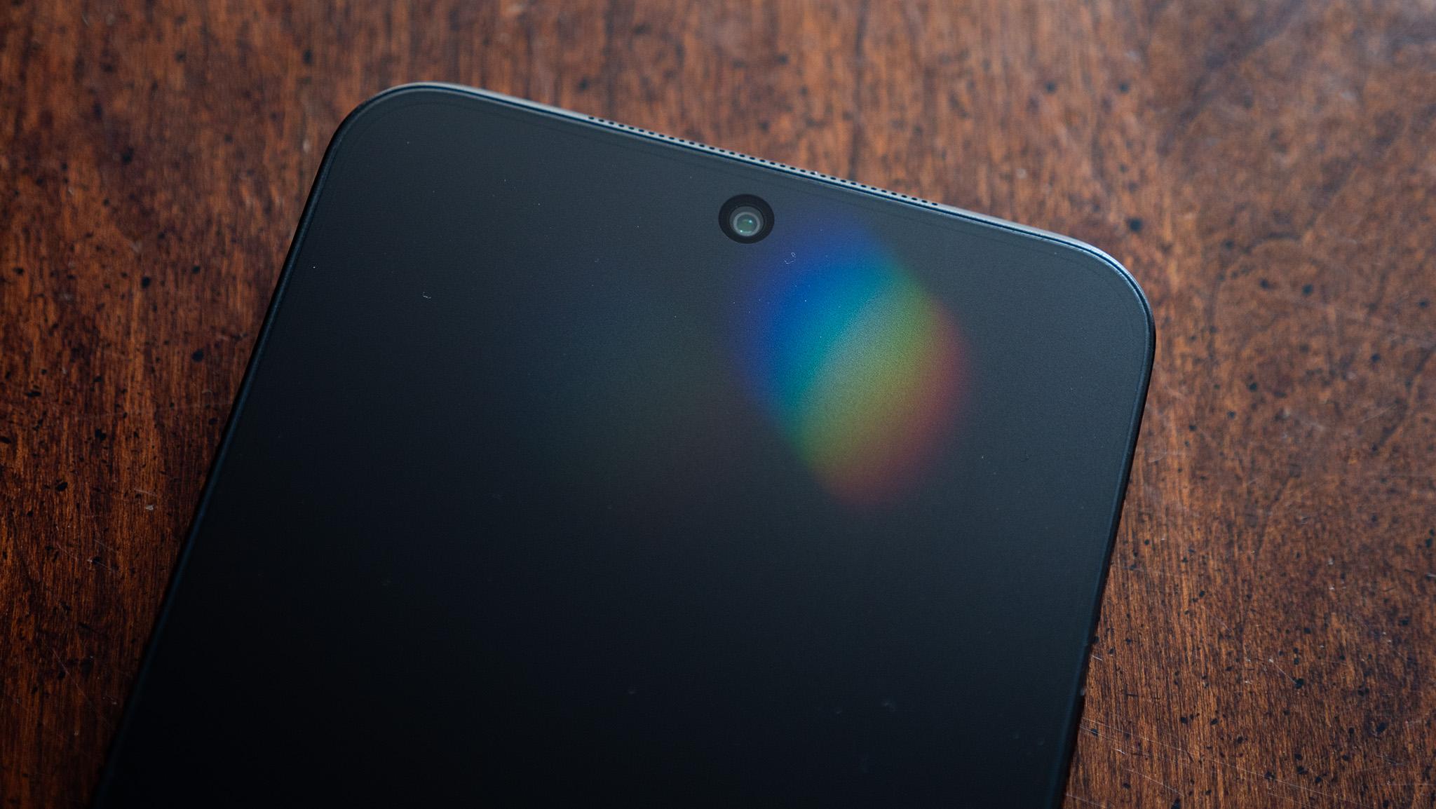 A light prism reflecting off the matte layer on the TCL NXTPAPER 60 Ultra