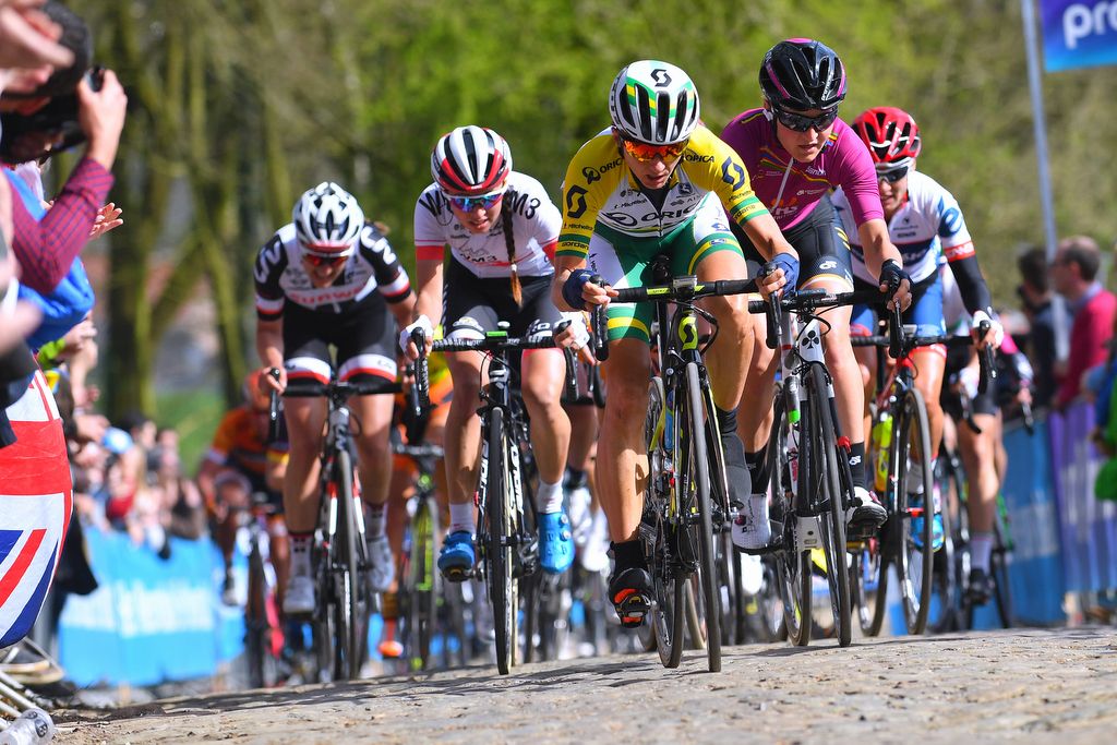 Kat Garfoot (Orica-Scott) pushing the pace